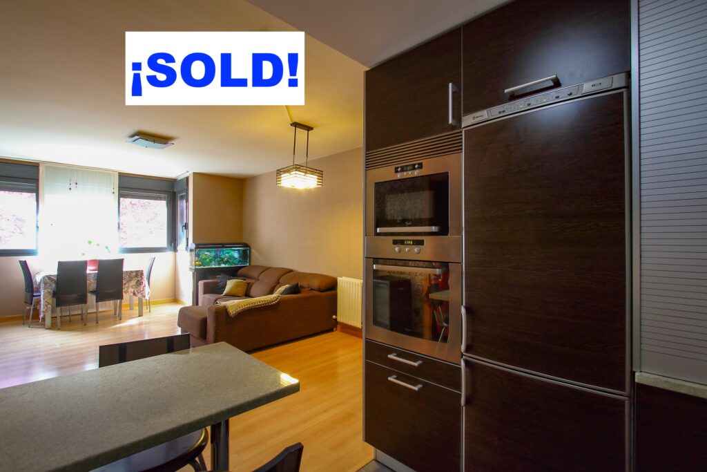 ¡Magnífico piso exterior amueblado con garaje y trastero en Noáin!